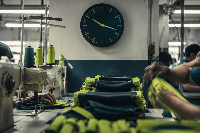 Producción rápida de bolsas ecológicas urgentes en fábrica